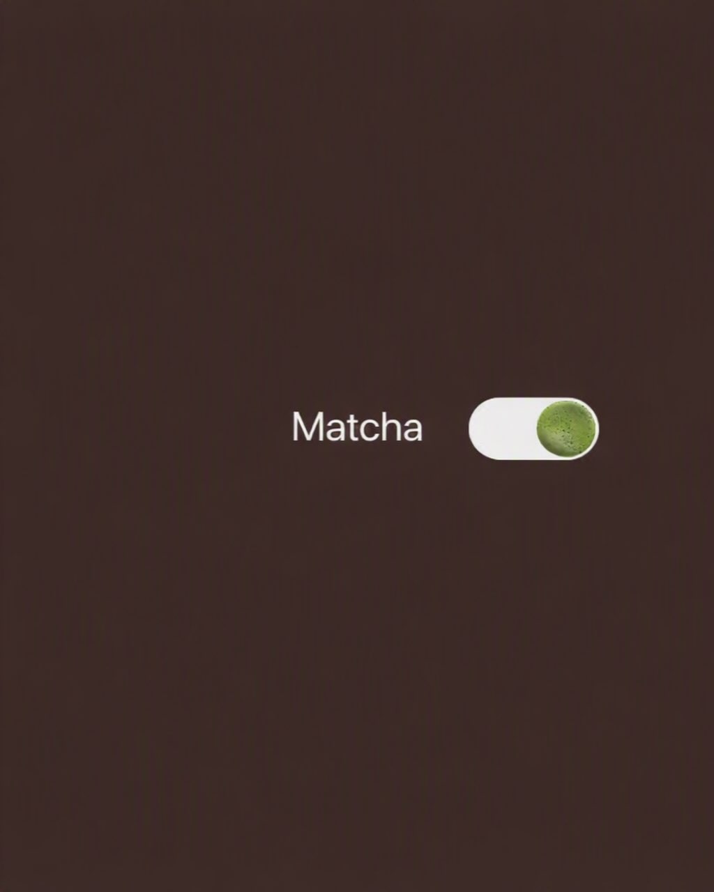 Diseño gráfico marrón con la palabra Matcha y una taza vista desde arriba